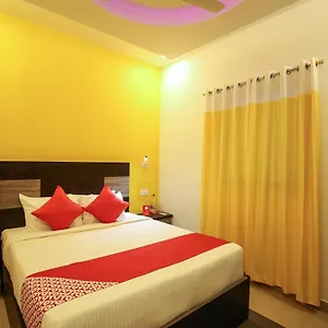 Oyo 10152 Rail View Residency Alappuzha